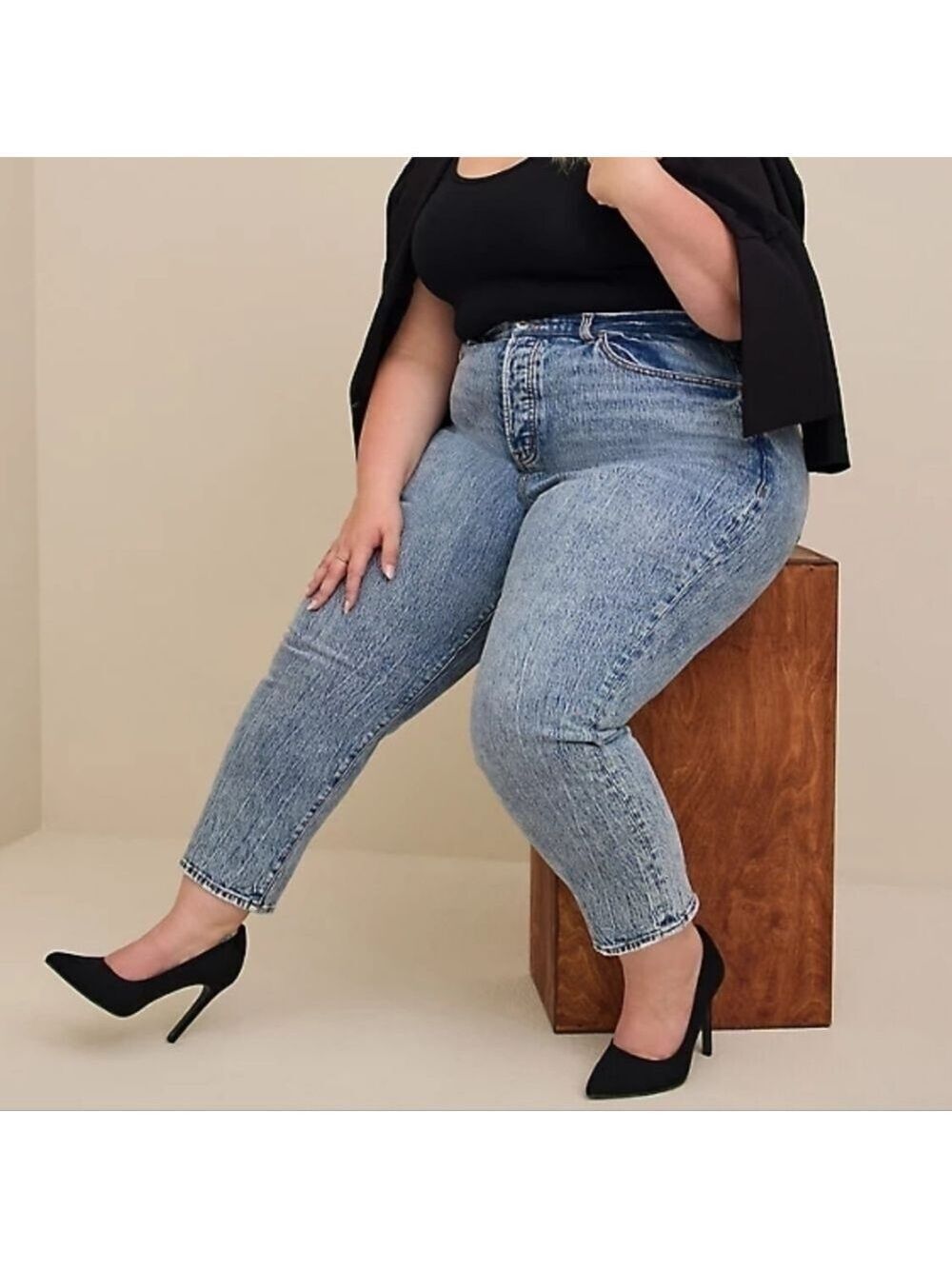 26 S • Torrid • High-rise Mom Jean Straight Premium Classic Denim Jean
